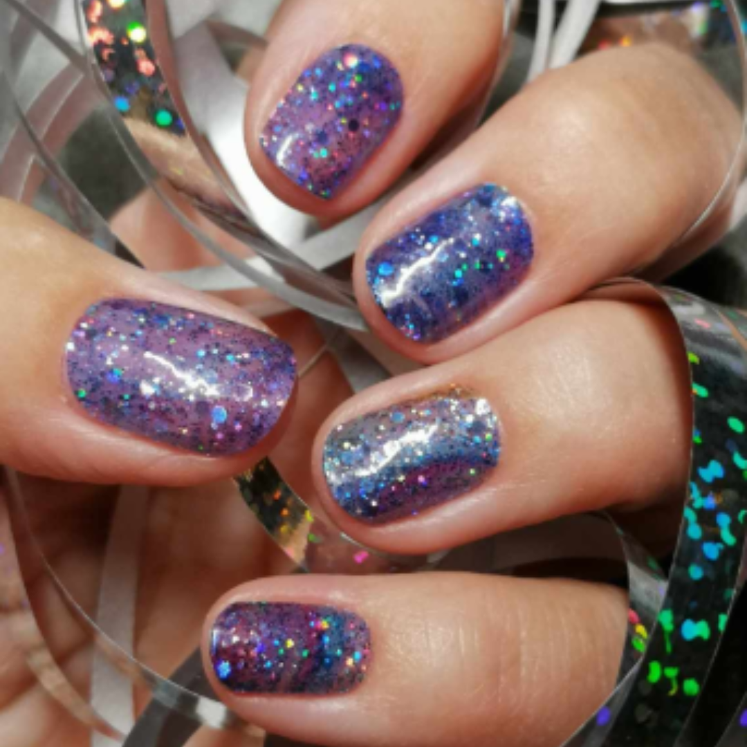 Nail Art Universo- representa a magia, a lua e os feitiços de Halloween. A bola de Cristal nas tuas Unhas, brilha como as estrelas.